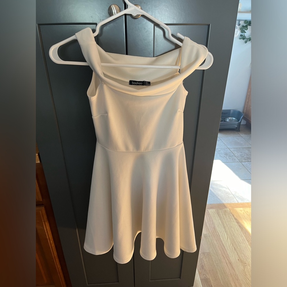 Boohoo cute white dress never worn